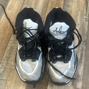 Used women’s size 6 Kyrie Nike shoes